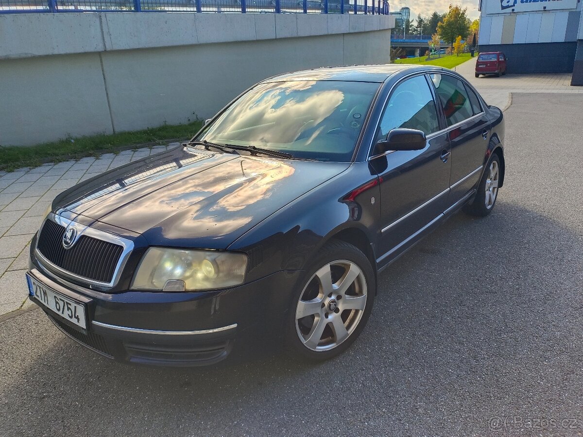 Škoda Superb 2.8 V6 manuál, kůže - 11