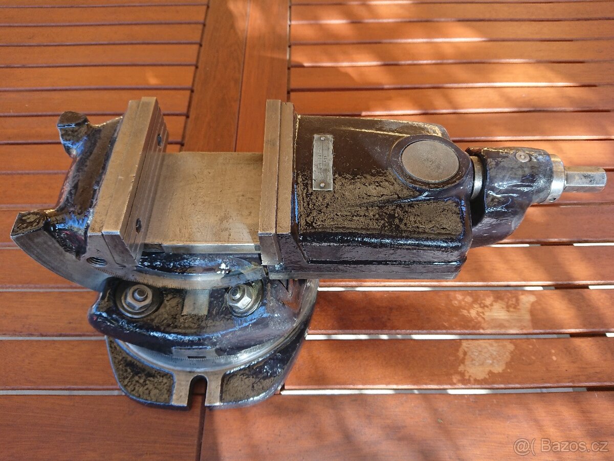 Strojní svěrák výklopný - otočný - 11