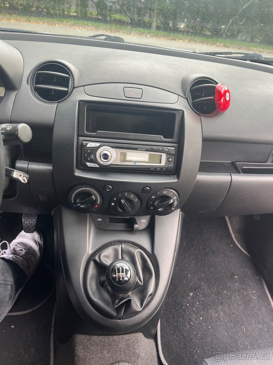 Mazda 2 hatchback - 11