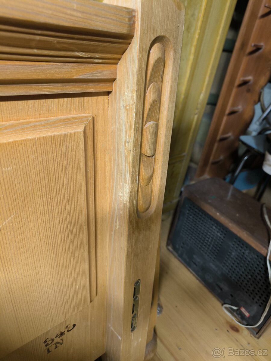 Pastel masiv na matraci 200x200 + noční stolky - 11