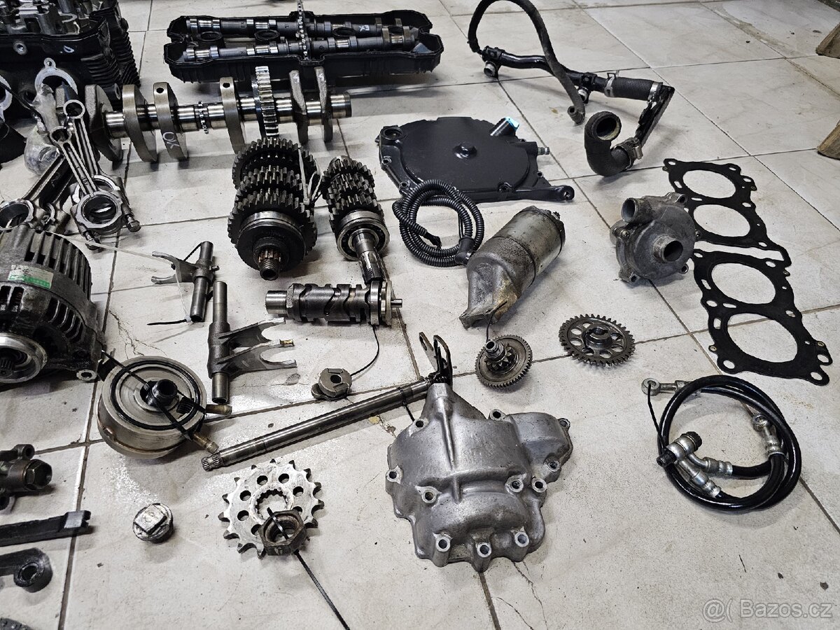 Díly motoru pro Suzuki GSXR 750 Srad gsxr750 - 11
