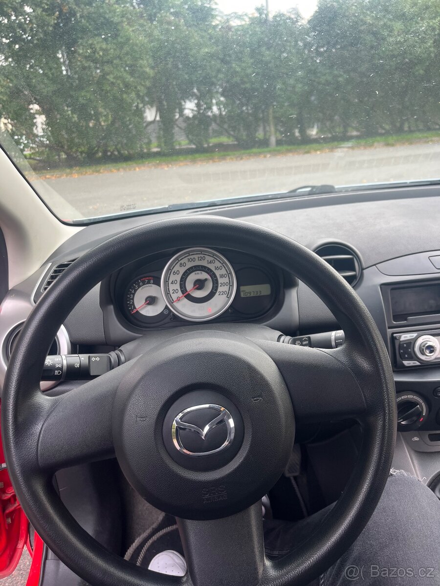 Mazda 2 hatchback - 11