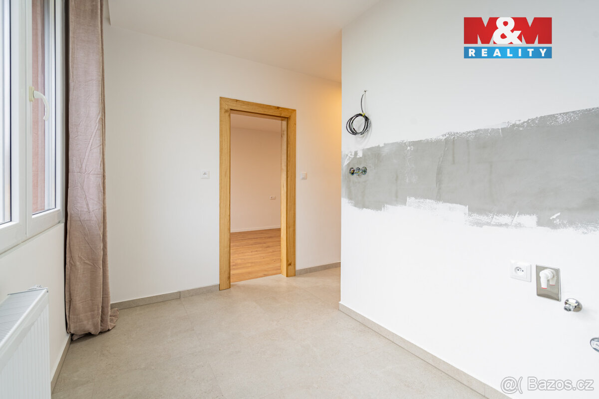 Prodej bytu 2+1, 57 m², Český Krumlov, ul. Sídliště Plešivec - 11
