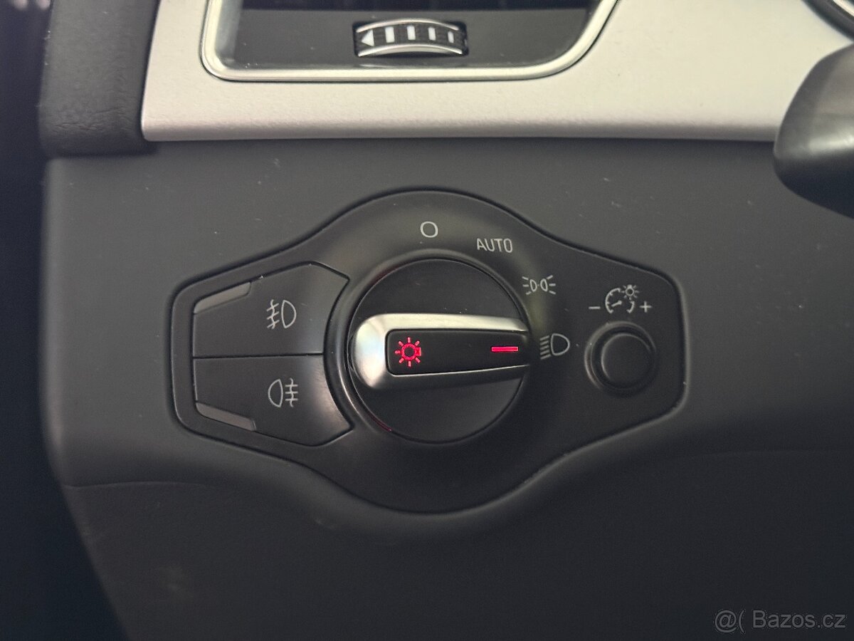 Audi A4 Avant 2,0 TDI 110kW,SERVISKA,S-LINE - 11