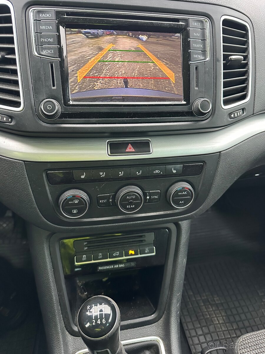 Volkswagen Sharan 12/2016, pojazdné, mizne voda - 11