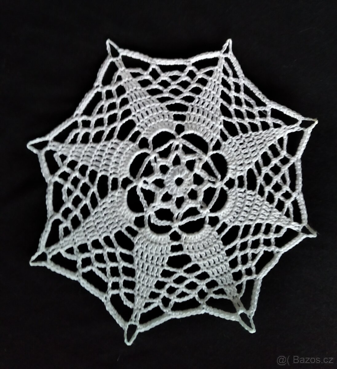 Malé ručně háčkované naškrobené bavlněné dečky - 11