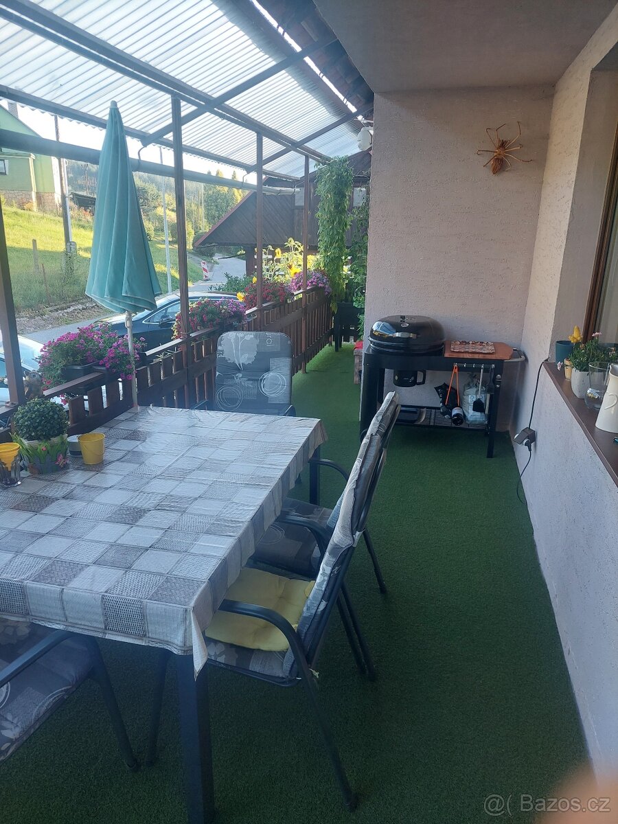 Prostorný dům s možností podnikání v podhradí - 11