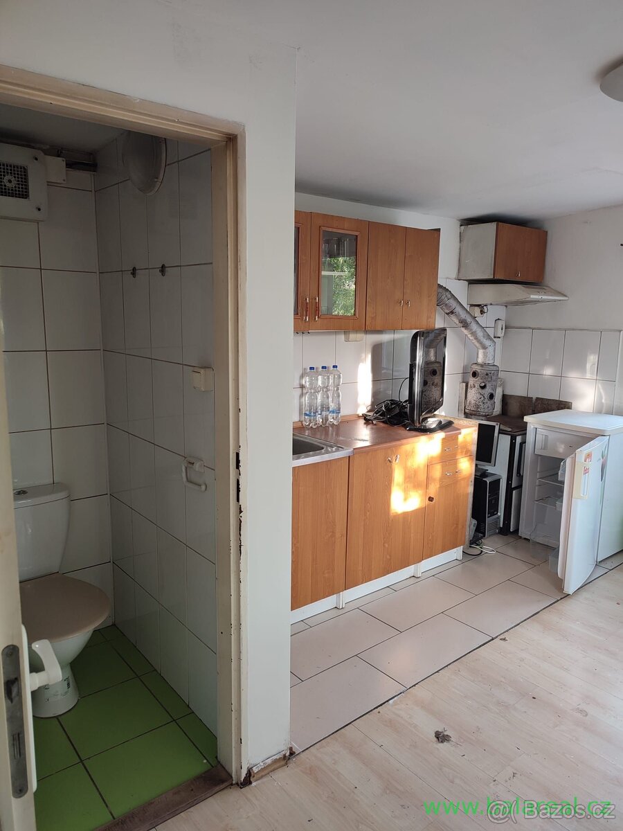 Chata 1+kk se zahradou 700m2 v Brně ve Staré Líšni. - 11