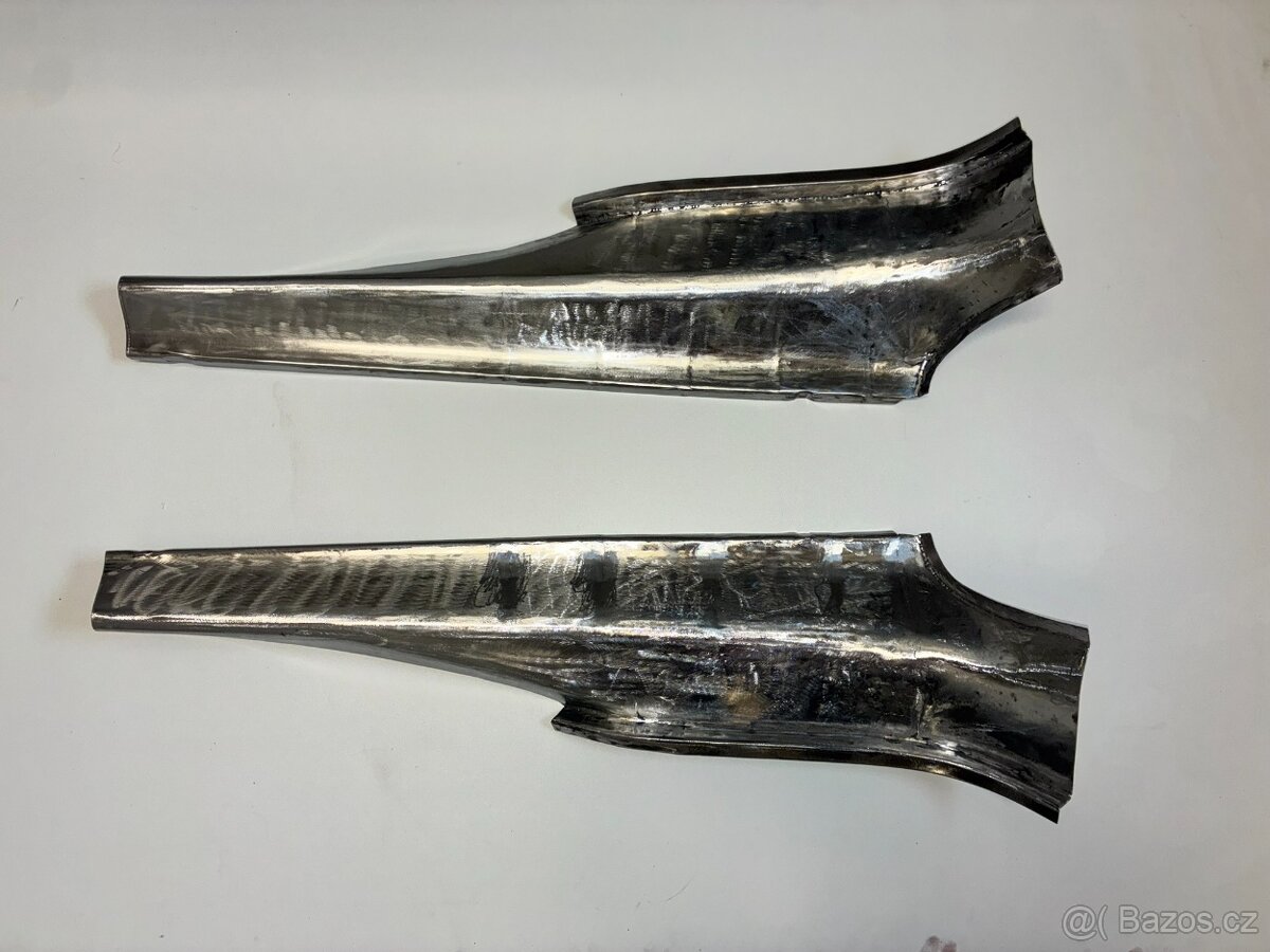 Vrchní část zadní kapsy Tatra 603-3 - 11