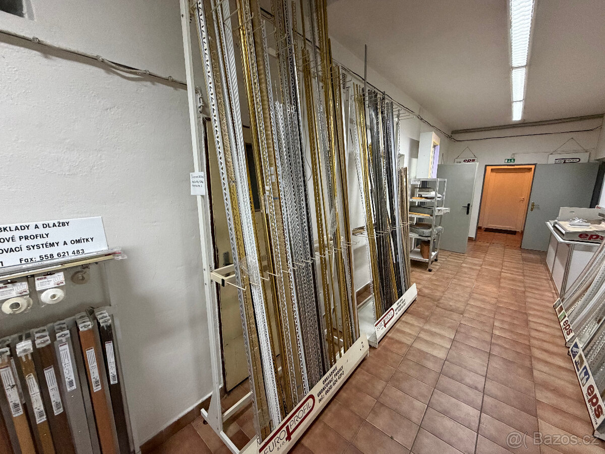 Soubor materiálu (PVC profily, hliníkové profily - 11