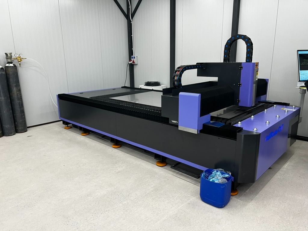 Fiber laser na kov 6kW s kabinou, rotační osou a 2. stolem - 11