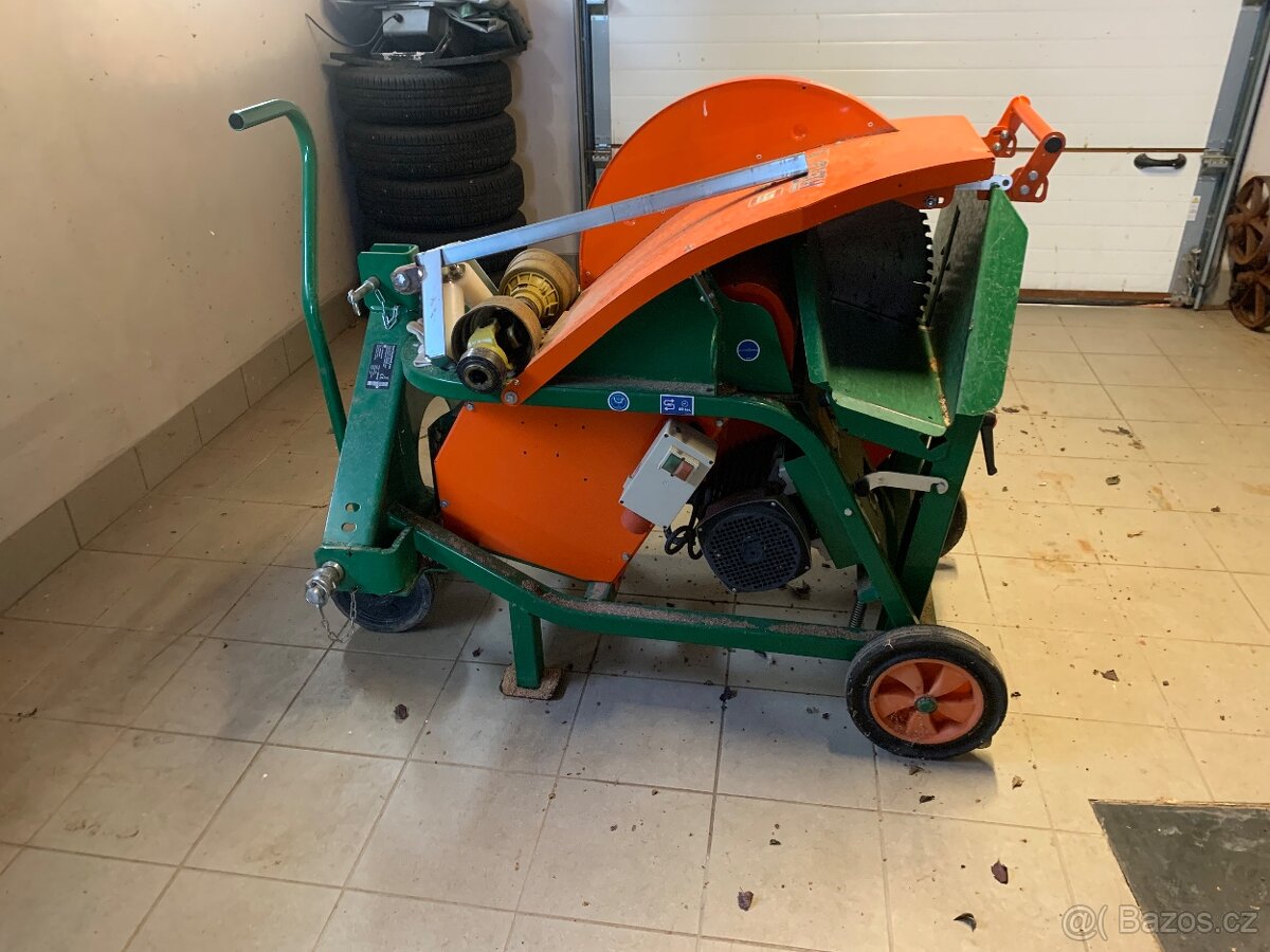 traktor Kubota viniční - 11