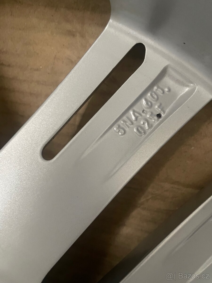 Original zimní alu vw Tiguan r19 Auckland + 235/50/19 95% - 11