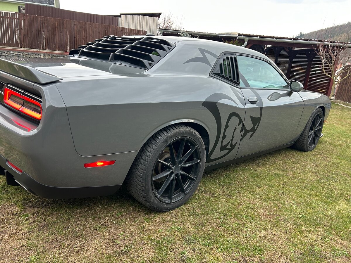 Dodge Challenger - 11