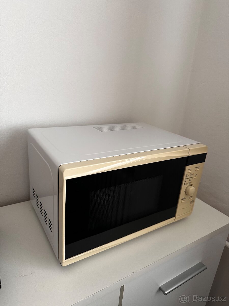 Postel od truhláře + drobné elektro. Vse bez známek užívání. - 11