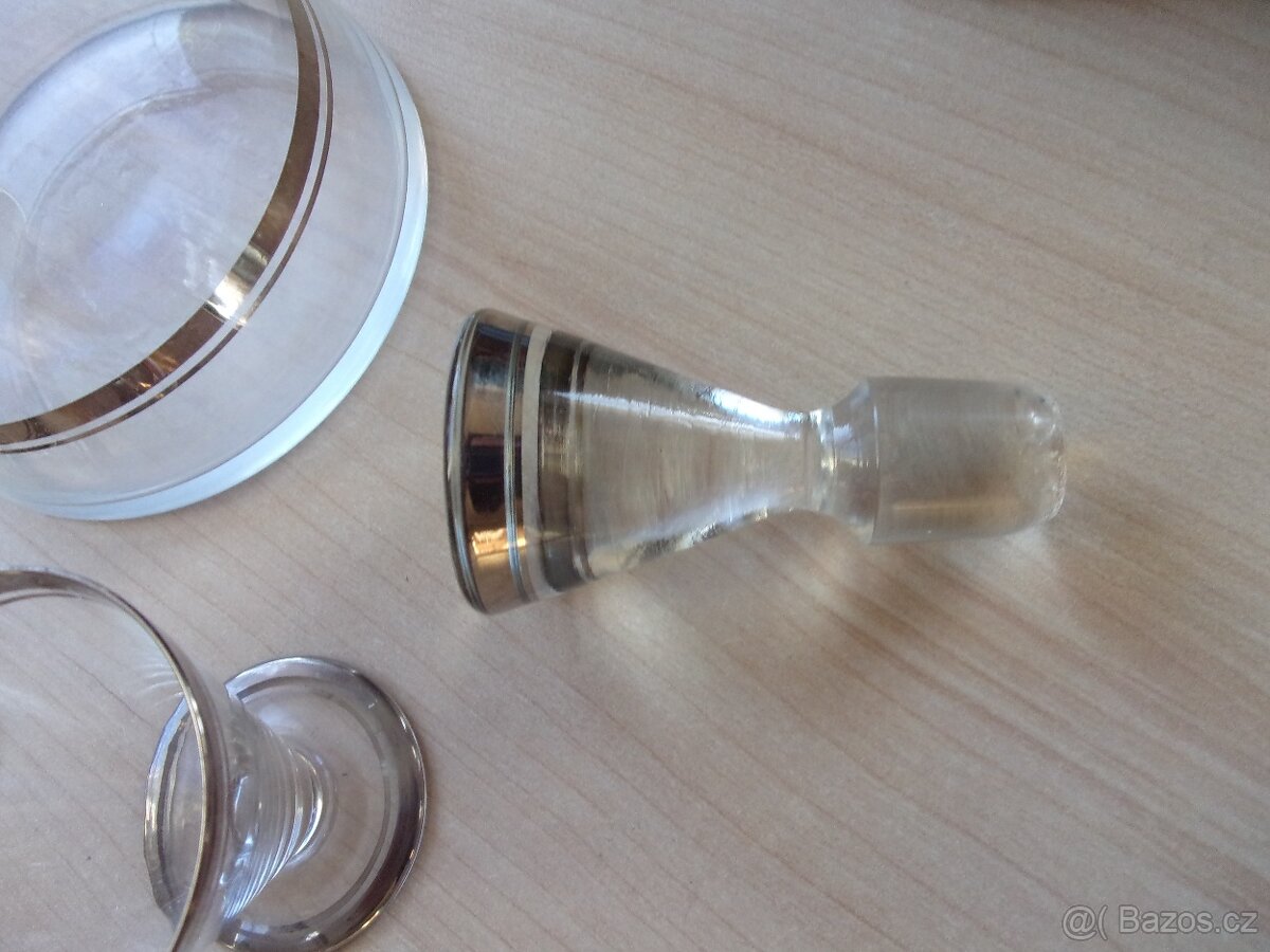 STARÁ SOUPRAVA - SKLENĚNÁ KARAFA, SKLENIČKY A TÁC - 11