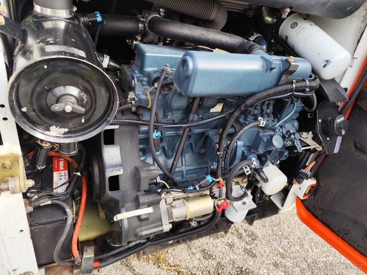 Šmykem rizený nakladač Bobcat S185. ŠPZ. - 11