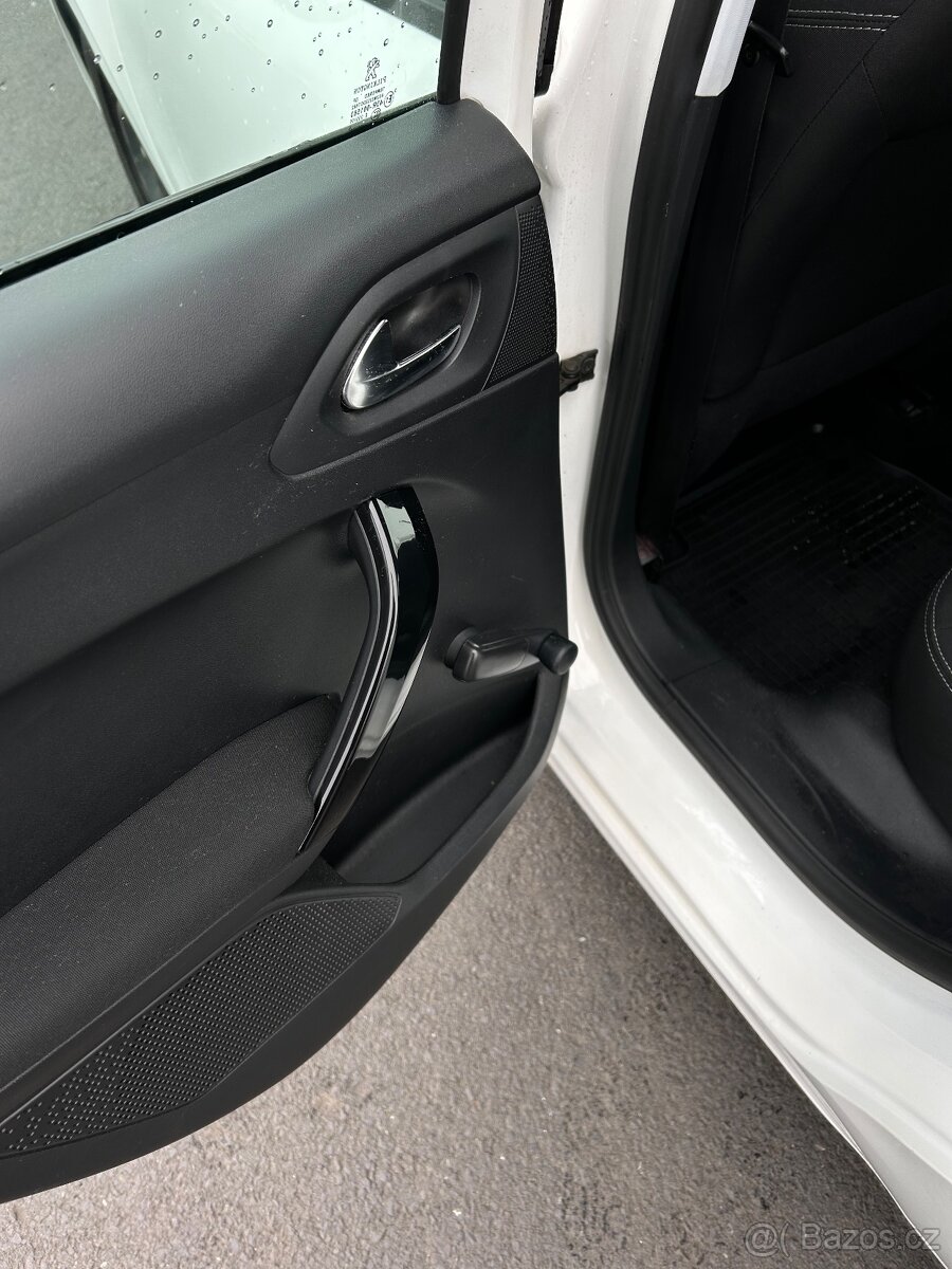 Peugeot 208 - 11