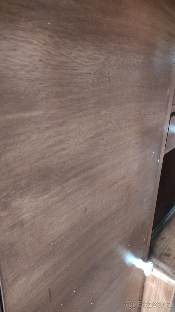 Starý kuchyňský kredenc - 11