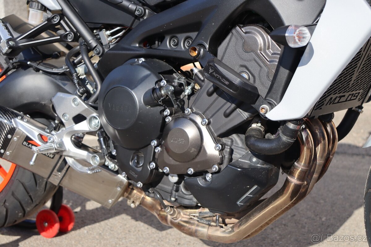 Yamaha MT09 - 11