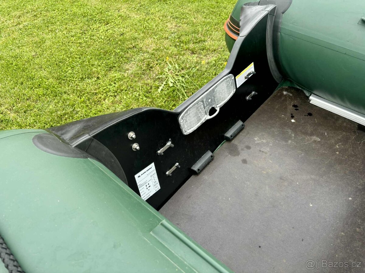 Člun s motorem - 11