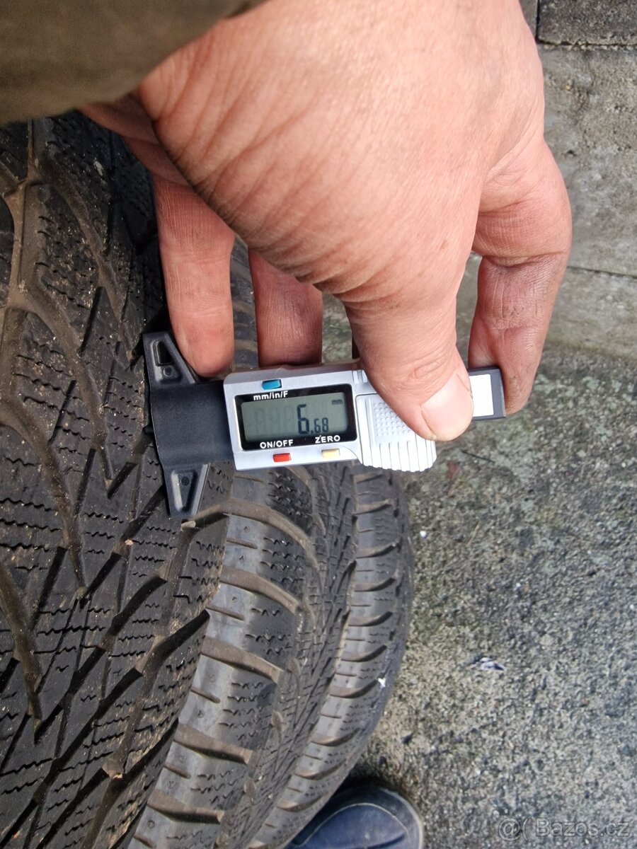 225/55/16 Zimní Alu kola Originál BMW 5x120 - 11