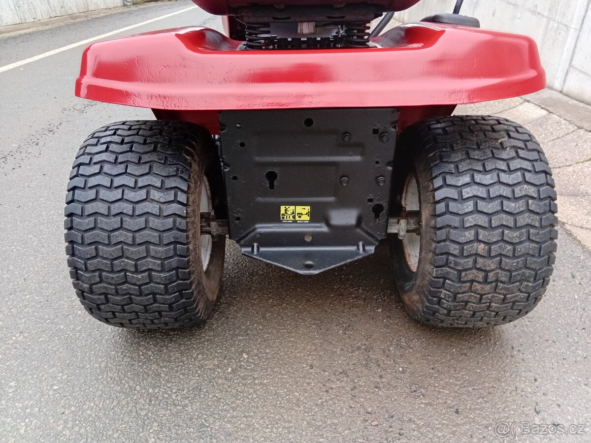 Prodám zahradní traktor Hurricane 13.5Hp - 11