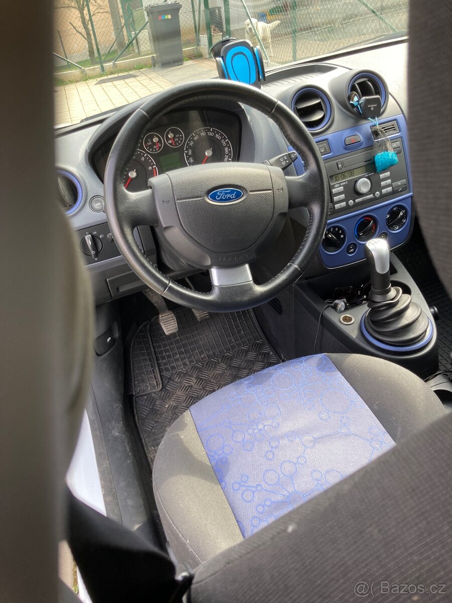 Prodám Ford fiestu, 1,3i, r.v.2008 - 11