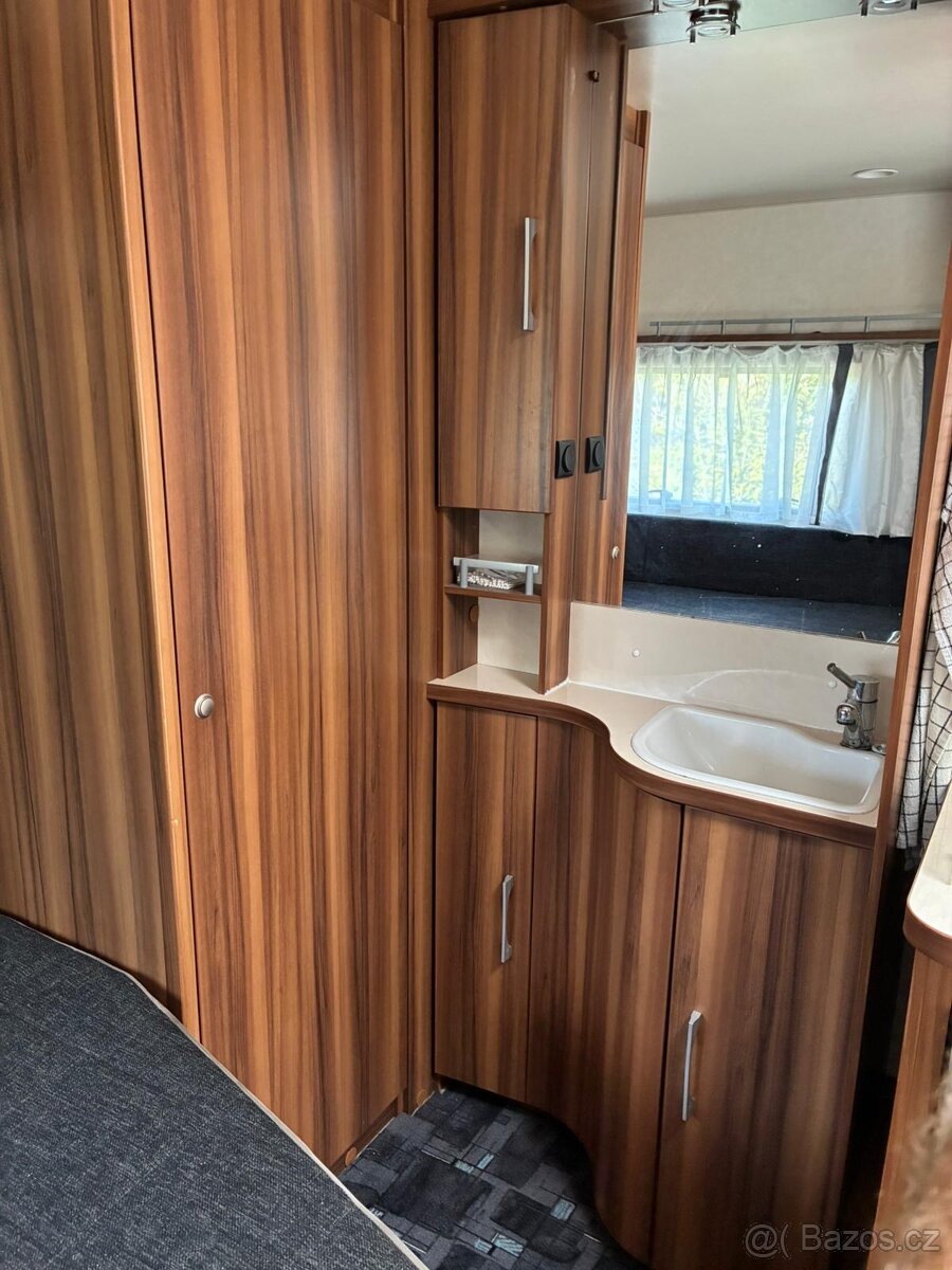 Karavan Weinsberg + mover,předstan - 11