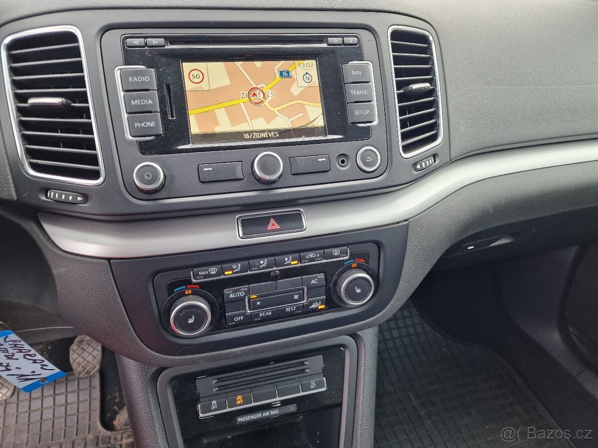 Volkswagen SHARAN 2,0TDI 103KW NAVI VÝHŘEV - 11