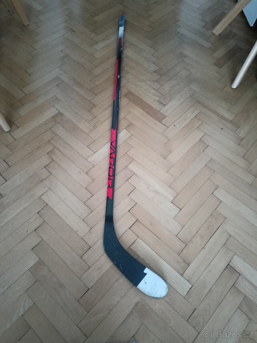 hokejová výstroj(hokejka+helmy+kalhoty+taška+chrániče) - 11