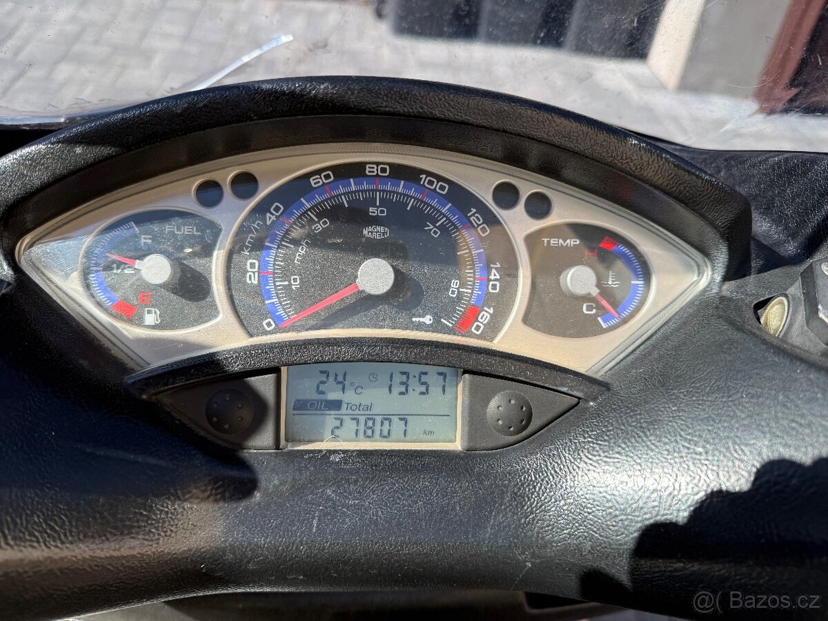 Yamaha 250 xmax skutr - 11