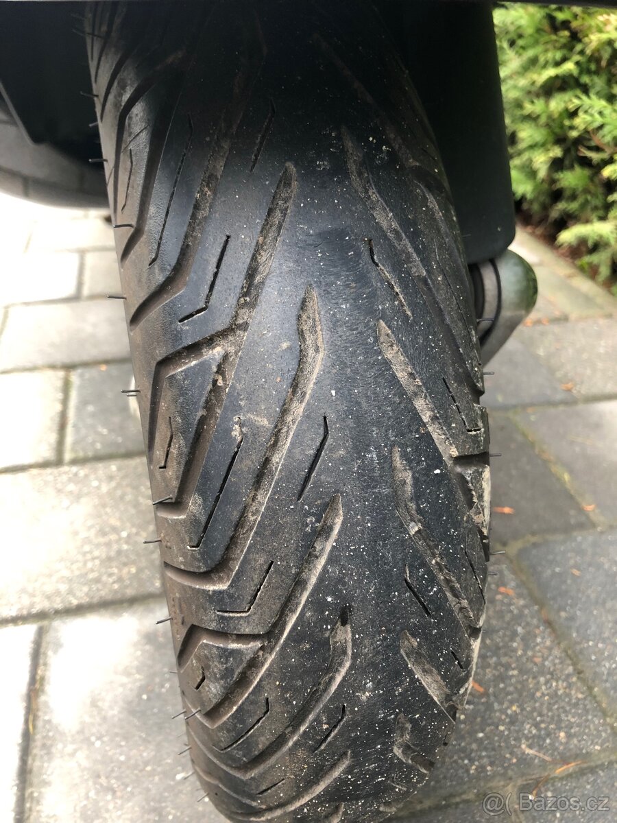 Vespa GTS 300, 2017, lehce poškozena - 11