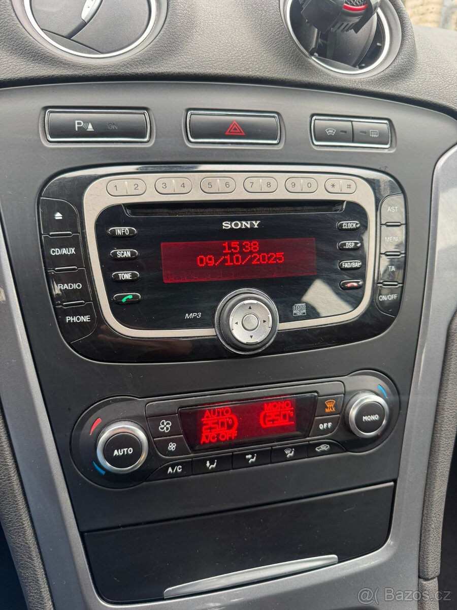 Ford Mondeo 1.6i - 11