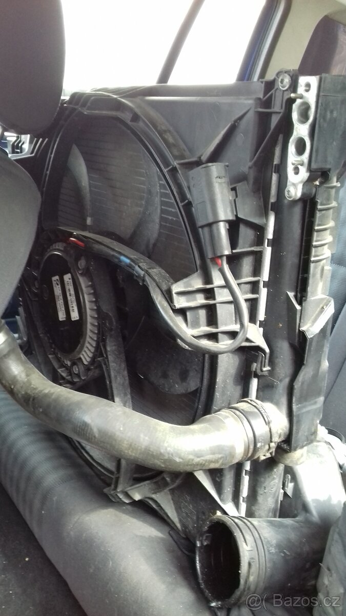 BMW X3 E83 2.0d 2008 přední výztuha díly chladičové stěny - 11