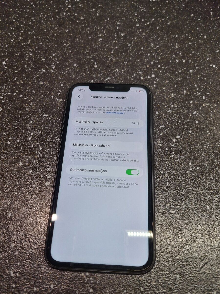 iPhone 11 128GB černý - 11