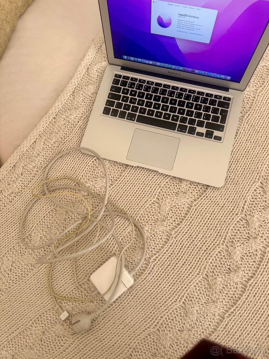 Macbook Air 13-palcový (2017) - 11