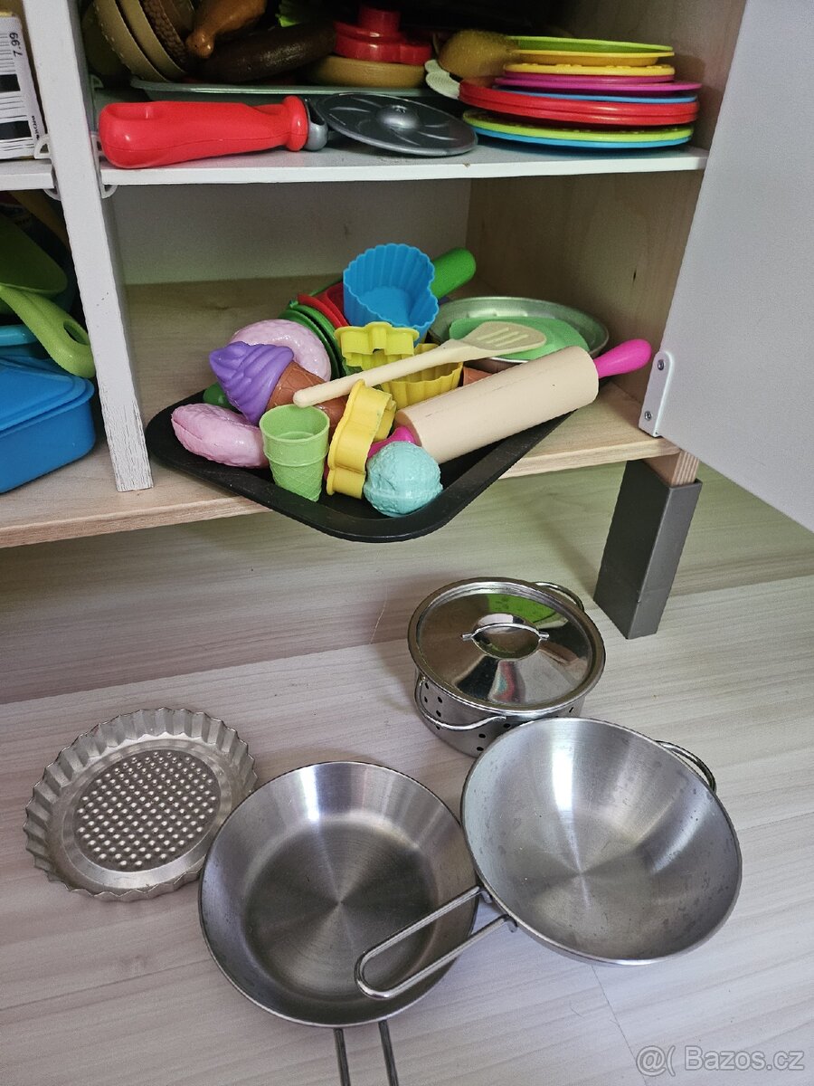 Dětská kuchyňka IKEA s vybavením - 11