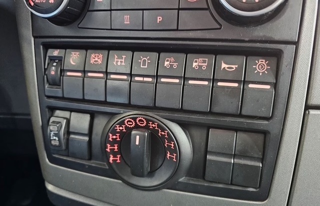 MAN TGS 26.480 6x6 tahač + valník + ruka HIAB - 11