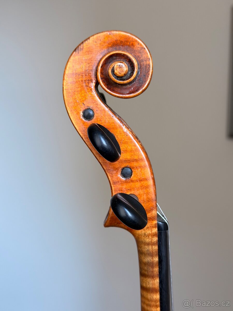 Krásné staré housle - 11