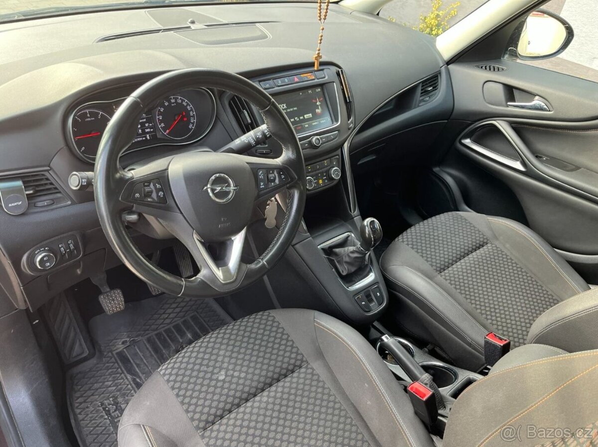 Opel Zafira Tourer 1.4 benzín + LPG - 11