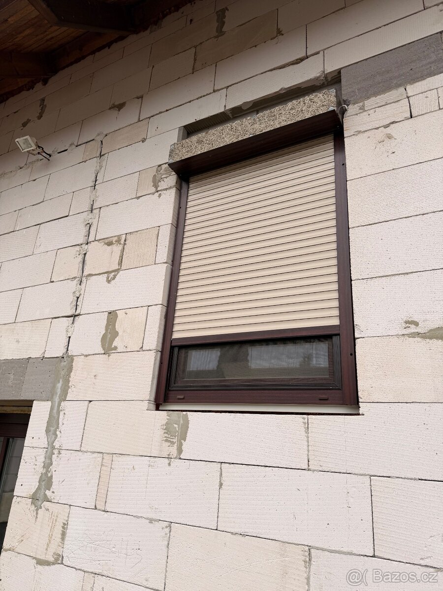 Zánovní okna a dveře + venkovní rolety - 11