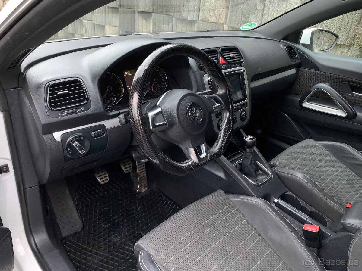 Volkswagen Scirocco 1.4 TSi 90 kw najeto 175 tis.km - 11