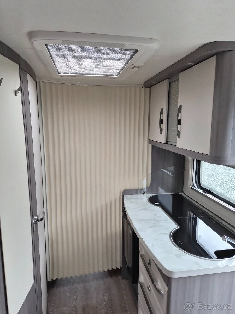 Karavan Hobby 470 r.v 2018 - 11