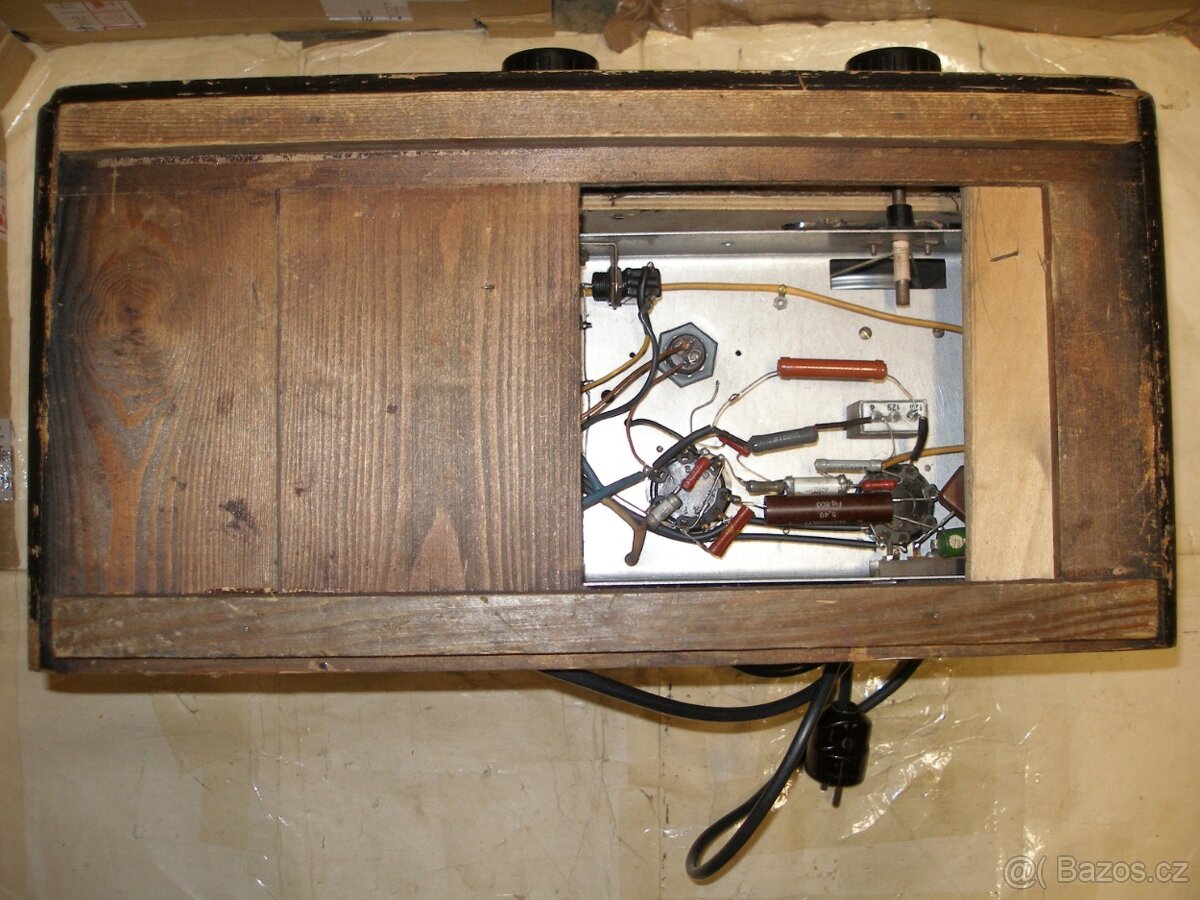 ELEKTRONKOVÉ RÁDIO - DVOULAMPOVKA - 11