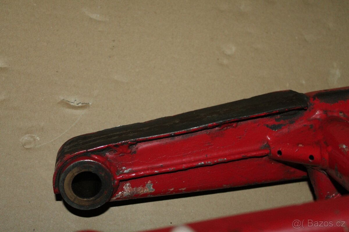 ČZ 125/519 Kyvná vidlice - 11