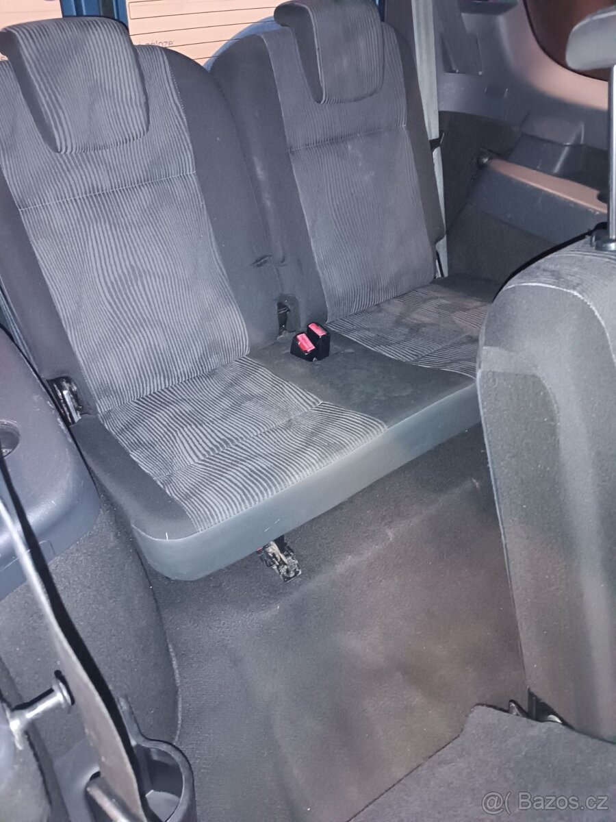 Dacia Logan 1.5 dci sedmimístný - 11