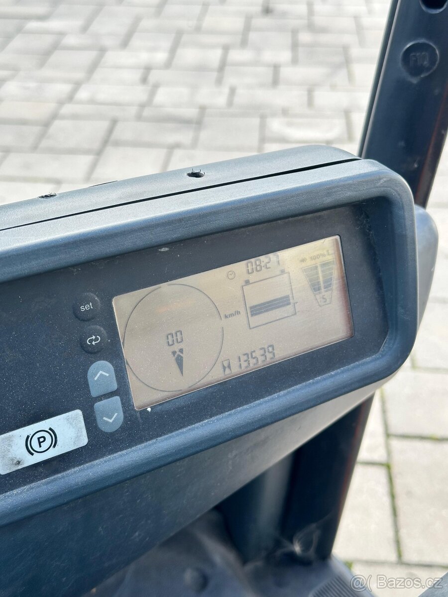 Jungheinrich EFG 213 (VV0128) - 11