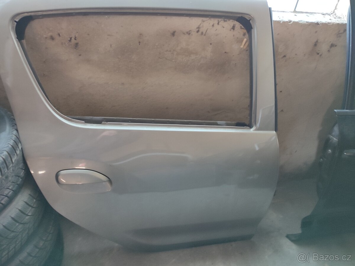 Dacia Sandero Logan 2 II dveře přední zadní různé barvy - 11