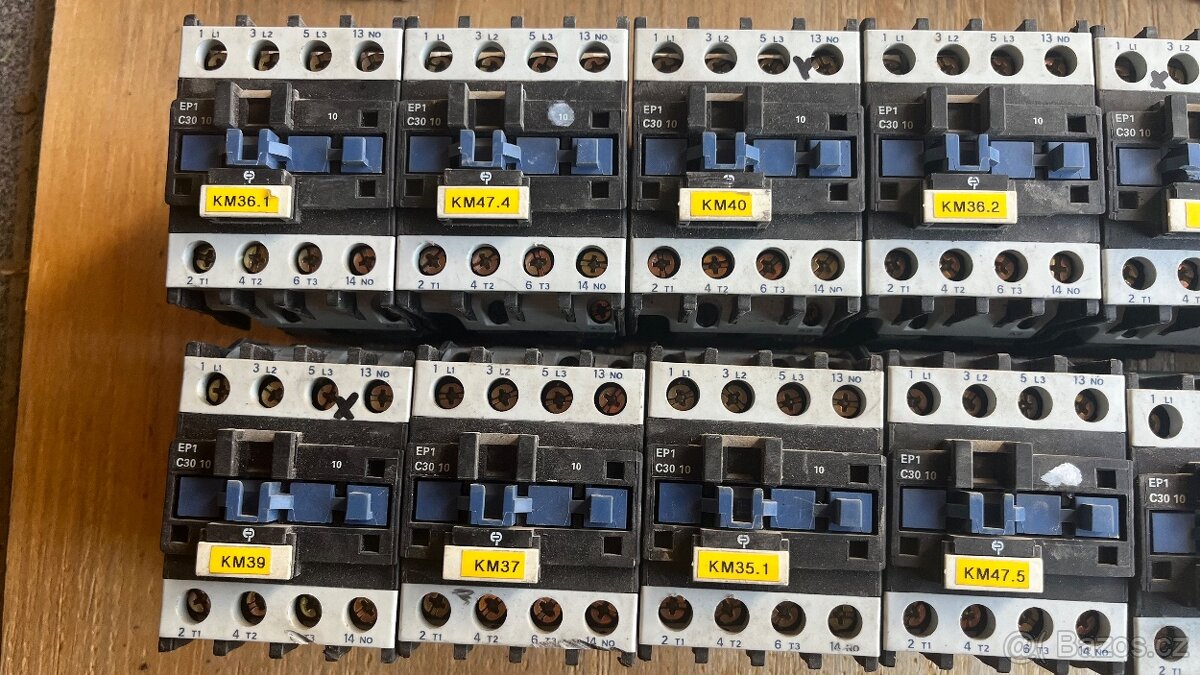 Jističe, pojistky, relé, stykače, proudové chrániče - různé - 11